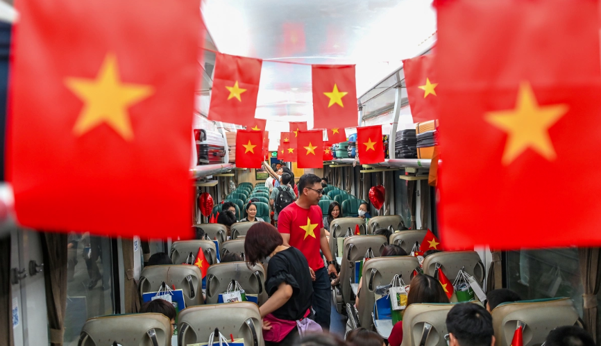 Tái hiện hai đoàn tàu Thống Nhất Bắc – Nam