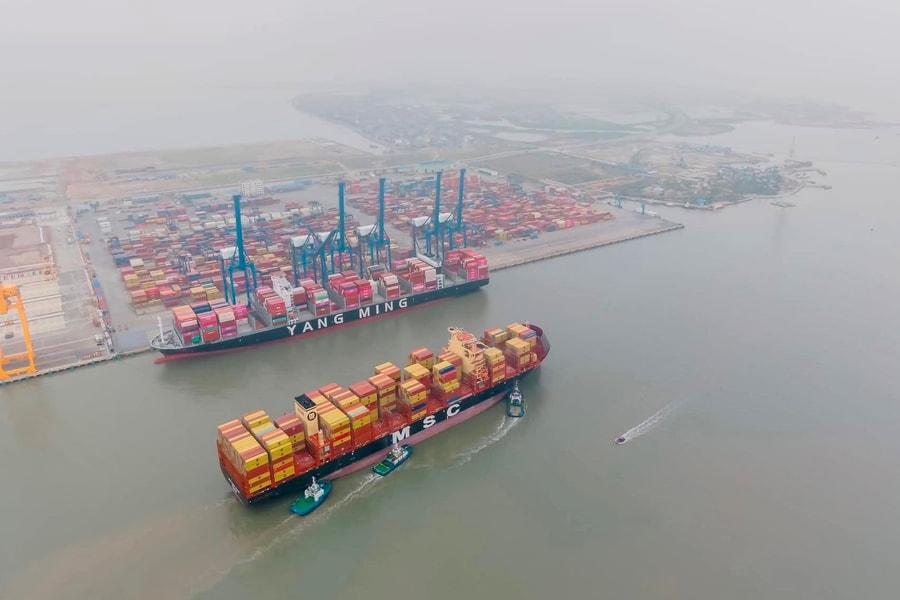 Tàu Zim Falcon cập cảng TC-HICT, mở đầu tuyến vận tải thương mại điện tử xuyên Thái Bình Dương