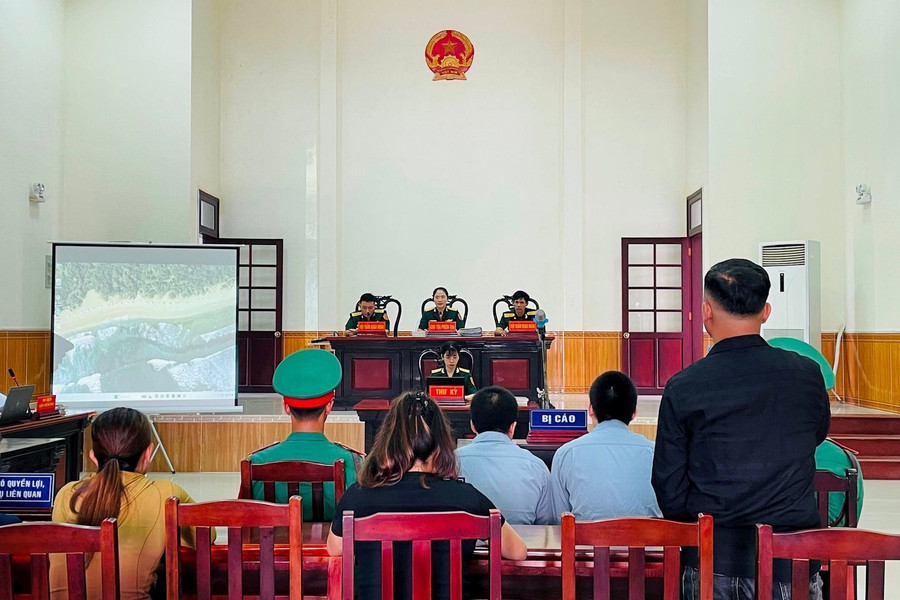 Lĩnh án tù vì hành hung quân nhân