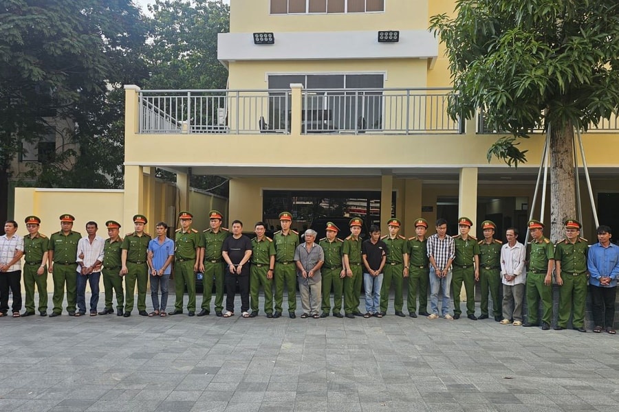 Bắt giữ 53 đối tượng trong đường dây buôn lậu xăng dầu quy mô lớn