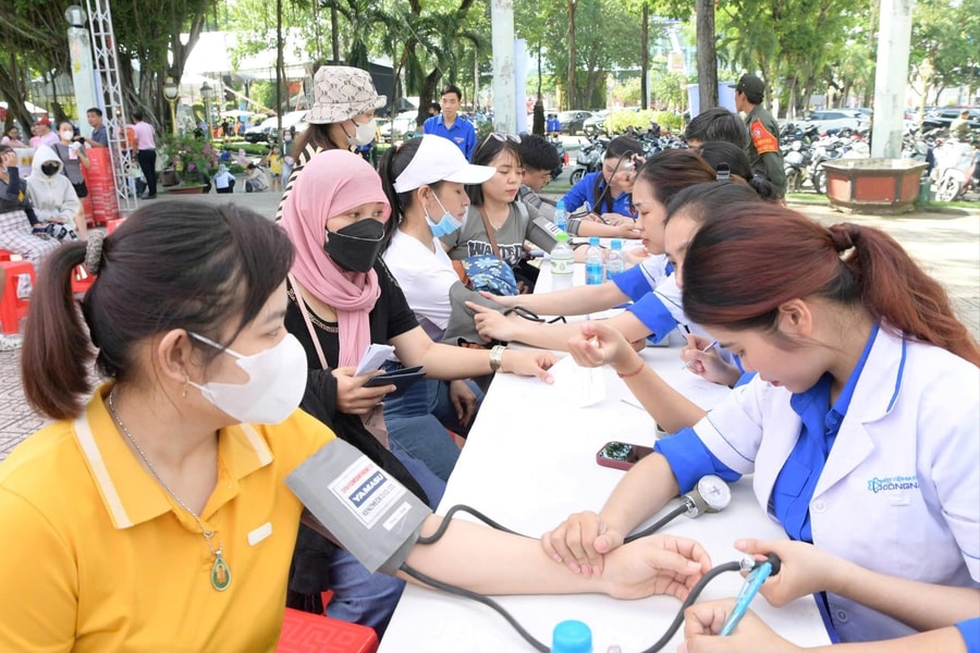 Sôi động Ngày hội “Thanh niên công nhân – Lan toả năng lượng tích cực”