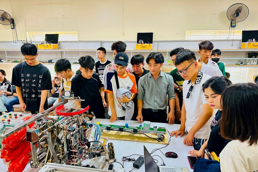 Đề xuất chính sách tín dụng đột phá cho học sinh, sinh viên ngành khoa học, công nghệ