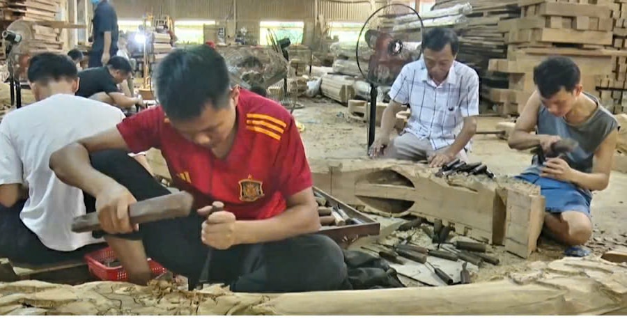 Người nghệ nhân giữ lửa cho nghề mộc cổ truyền