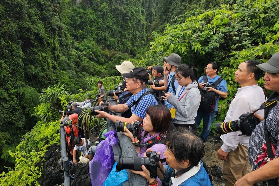 Hơn 100 nhiếp ảnh tham gia Photo tour “Mùa vàng Tam Cốc - Tràng An”