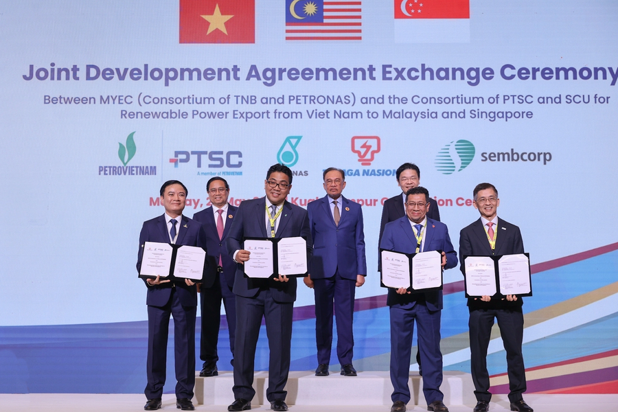 Việt Nam thỏa thuận xuất khẩu điện năng lượng tái tạo sang Malaysia và Singapore