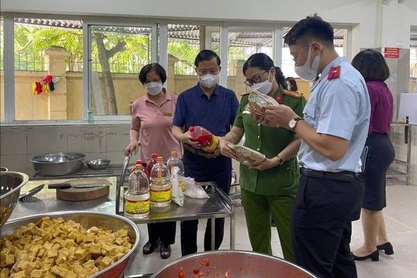 Hà Nội đẩy mạnh kiểm tra, xử lý các vi phạm về an toàn thực phẩm