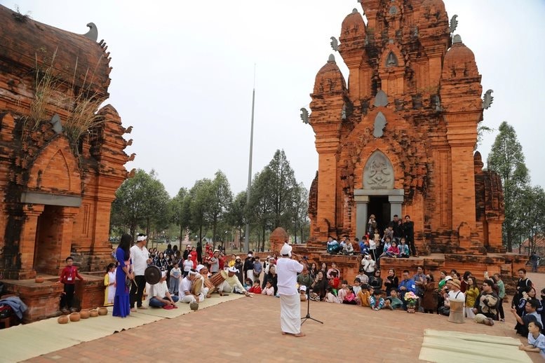 Tôn vinh giá trị gia đình Việt tại "Ngày hội gia đình" ở Làng Văn hóa - Du lịch các dân tộc Việt Nam