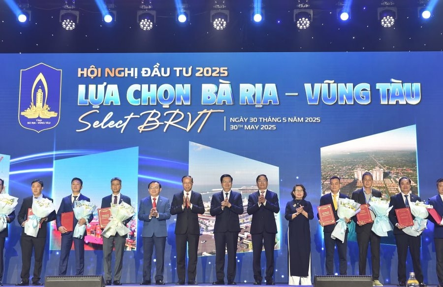 Bà Rịa - Vũng Tàu trao giấy chứng nhận, mở rộng dự án cho 53 doanh nghiệp