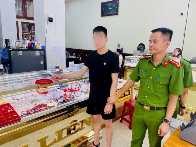 Phá nhanh vụ trộm vàng sau chưa đầy 24 giờ tiếp nhận tin báo