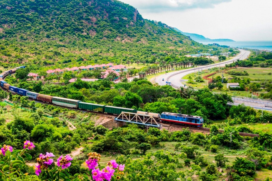 Thông qua hồ sơ dự án Luật Đường sắt (sửa đổi)