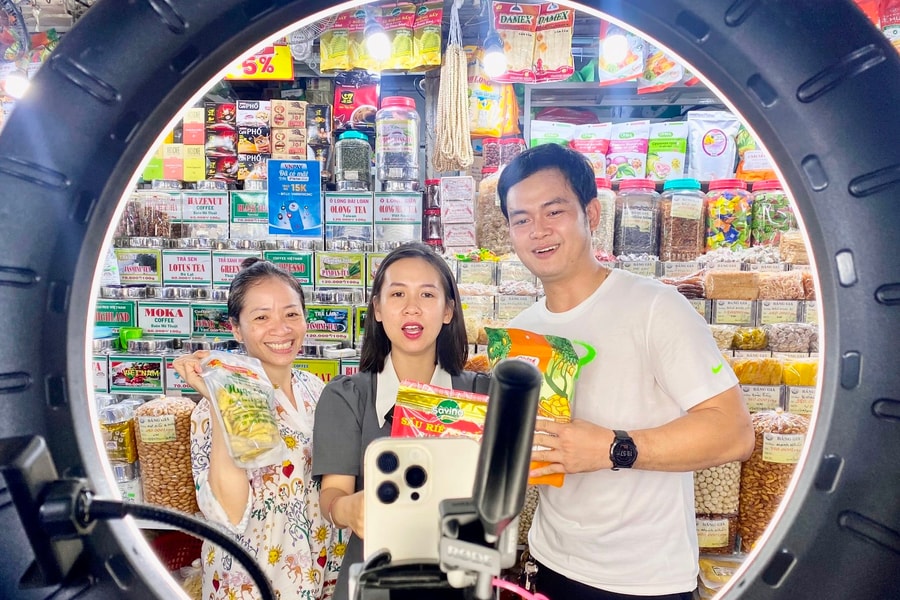 Sổ tay hướng dẫn chuyển đổi số tiểu thương chợ truyền thống