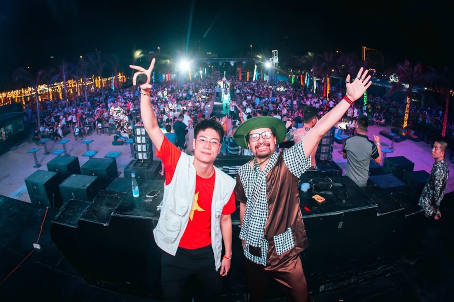 Tranh cãi việc thu phụ phí 20% tại quán bar ven biển Hạ Long