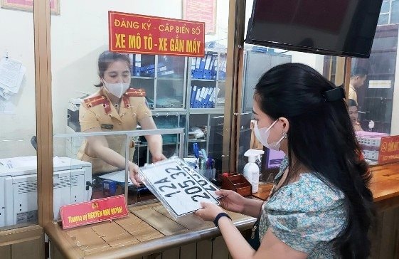 Từ 1/7, người dân đăng ký xe tại Phòng CSGT hoặc Công an cấp xã