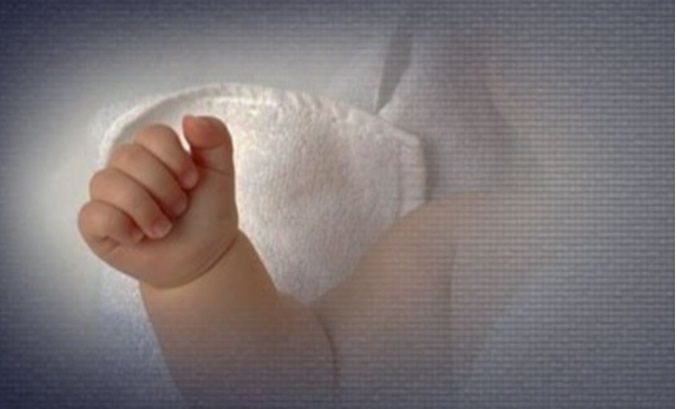 Bé gái 3 tháng tuổi nghi bị người thân xâm hại phải cấp cứu trong đêm