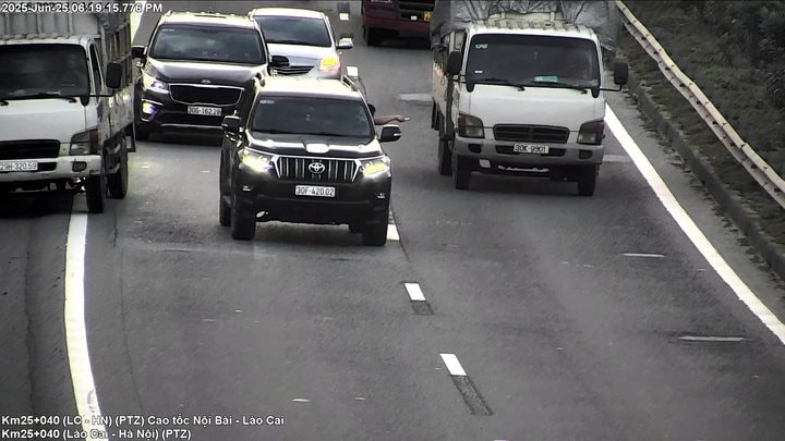 Khởi tố giám đốc dùng xe rượt đuổi, chặn xe trên cao tốc Nội Bài - Lào Cai