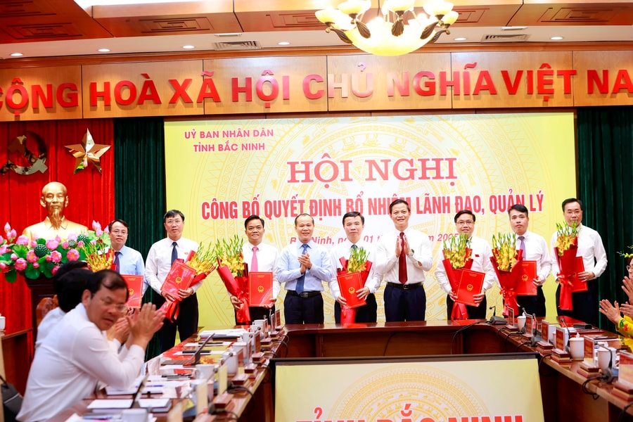 Bắc Ninh: Công bố các quyết định bổ nhiệm Giám đốc, Trưởng các sở, ngành