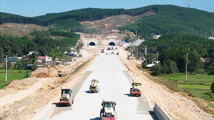 Thông hầm xuyên núi số 3 dài 3.200 mét thuộc cao tốc Quảng Ngãi - Hoài Nhơn