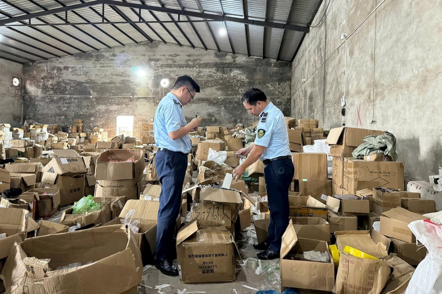 Quảng Ninh: Phát hiện kho hàng hơn 47.000 sản phẩm nhập lậu
