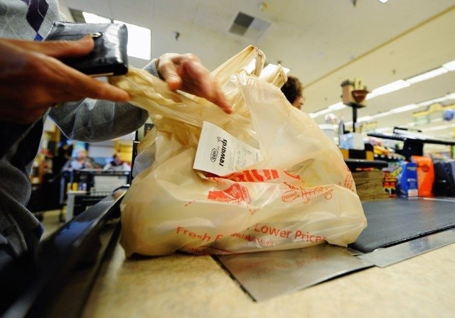 Hà Nội triển khai lộ trình cấm nhựa dùng một lần: Từng bước loại bỏ từ sản xuất đến tiêu dùng