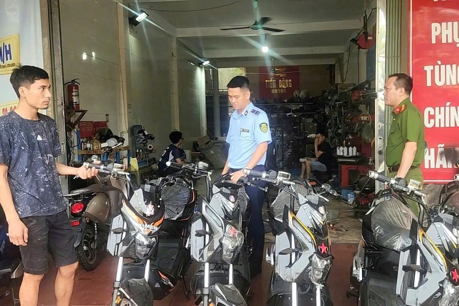 Chuyển hồ sơ sang công an vụ kinh doanh xe máy điện nghi giả mạo nhãn hiệu NIJIA