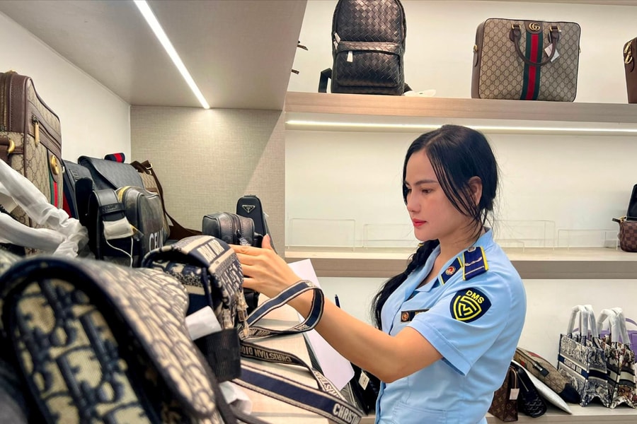 Đà Nẵng: Cửa hàng bán hàng hiệu giả mạo bị phạt hơn 100 triệu đồng