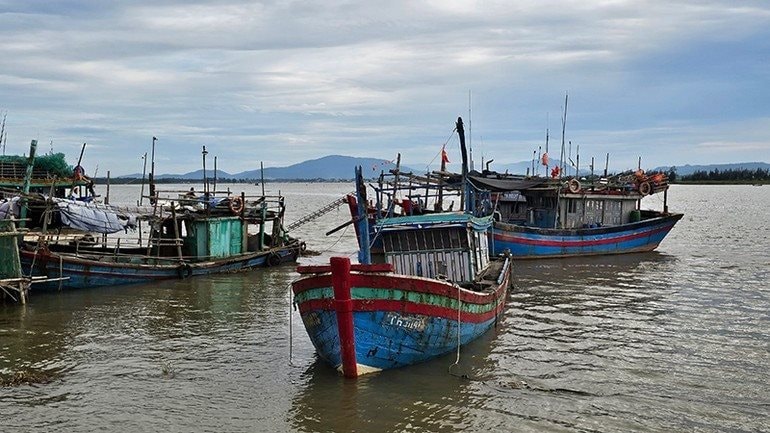 8 tỉnh, thành phố khẩn trương kêu gọi tàu thuyền vào nơi trú ẩn an toàn