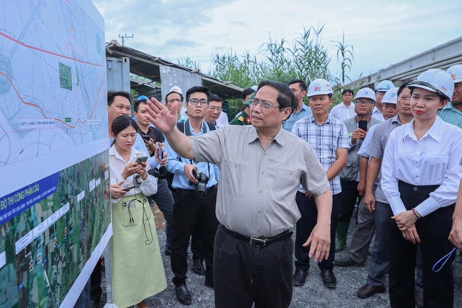 Thủ tướng chỉ đạo thông tuyến hai cao tốc ĐBSCL trước ngày 19/12/2025