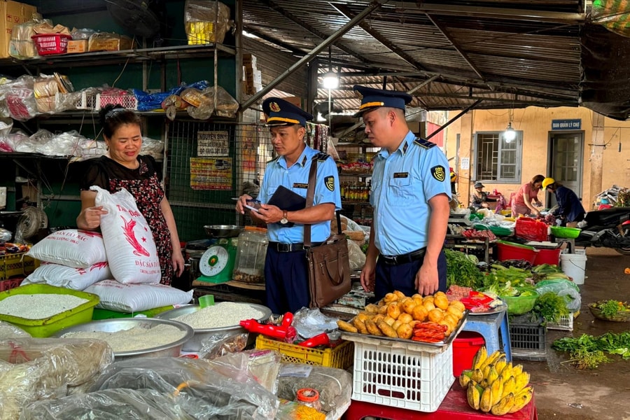 Điện Biên lập đường dây nóng tiếp nhận phản ánh vi phạm thương mại