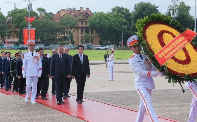 Lãnh đạo Đảng, Nhà nước vào Lăng viếng Chủ tịch Hồ Chí Minh, tưởng niệm các anh hùng liệt sĩ