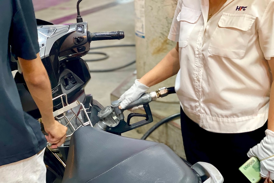 Giá xăng giảm nhẹ, dầu diesel tăng