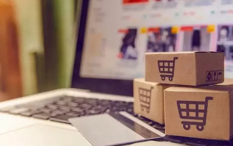 Hơn 80.000 gian hàng rời sàn thương mại điện tử