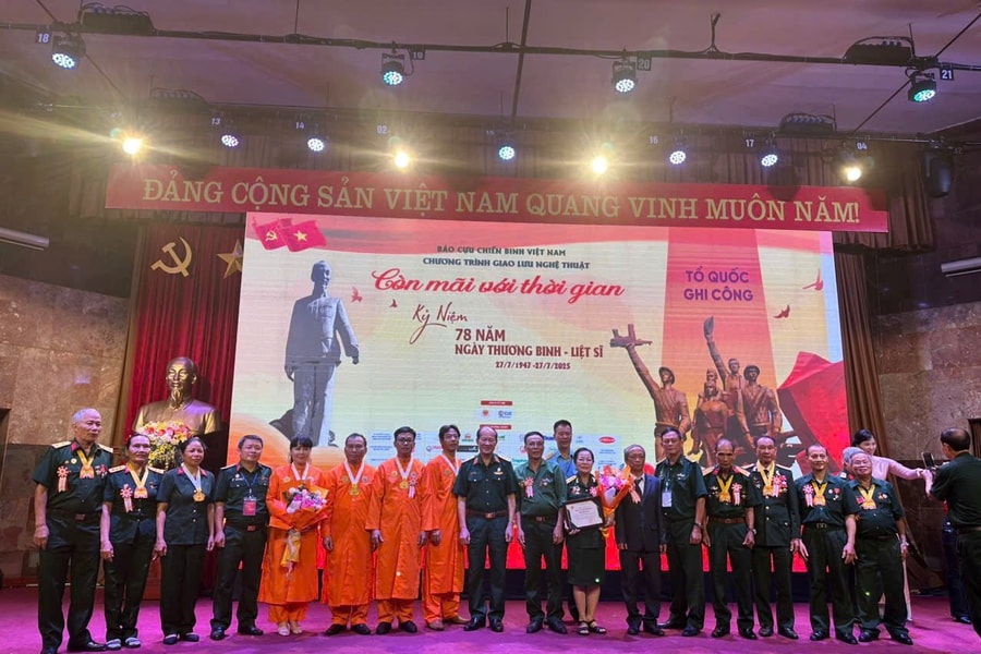 Khơi dậy truyền thống yêu nước qua chương trình nghệ thuật “Còn mãi với thời gian”