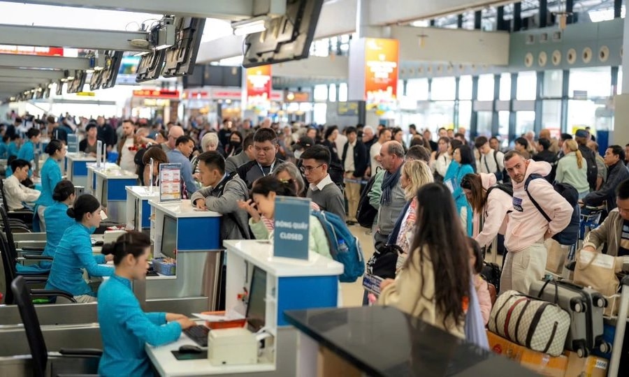 Sân bay Nội Bài phục vụ hơn 16,5 triệu lượt khách bay