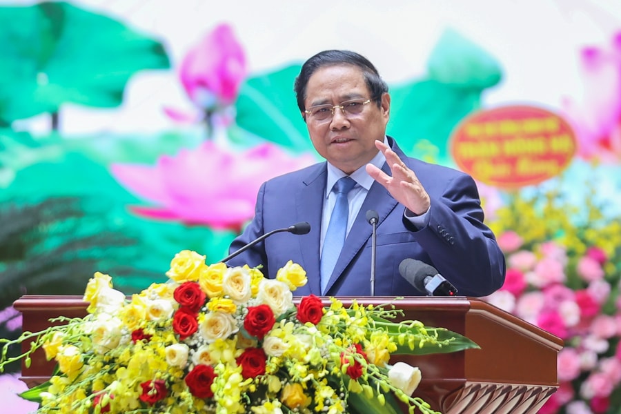 Thủ tướng: Đột phá phát triển các phương thức giao thông, thúc đẩy giao thông xanh và đô thị thông minh