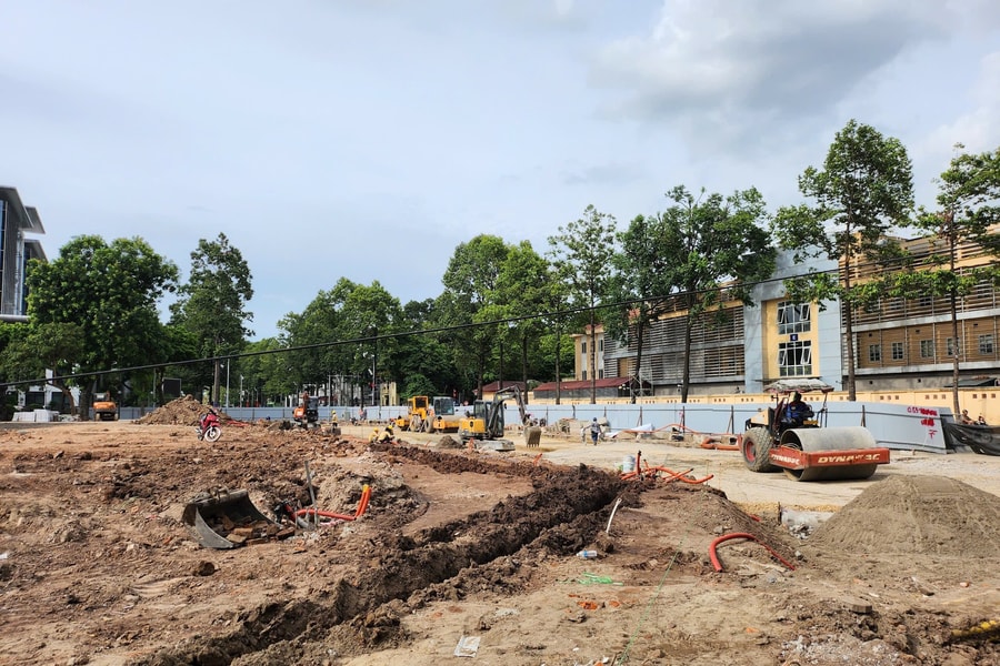 Đẩy nhanh tiến độ thi công mở rộng đường Hùng Vương phục vụ Quốc khánh 2/9