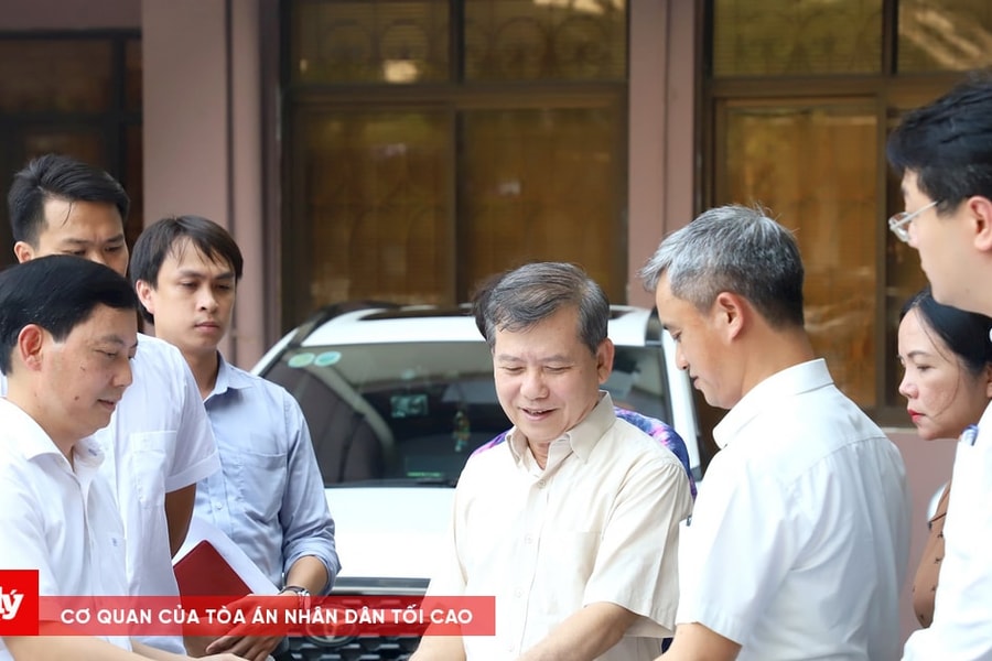 Chánh án Lê Minh Trí kiểm tra, chỉ đạo cải tạo địa điểm tiếp công dân