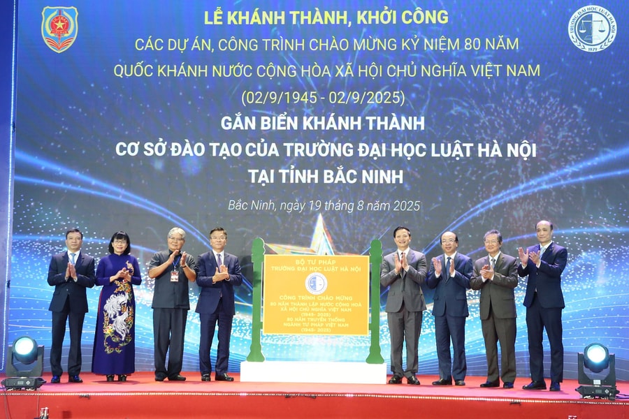 Phó Thủ tướng Chính phủ Lê Thành Long dự Lễ khánh thành cơ sở đào tạo Trường Đại học Luật Hà Nội tại Bắc Ninh