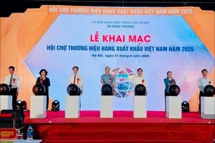 Khai mạc Hội chợ thương hiệu hàng xuất khẩu Việt Nam năm 2025