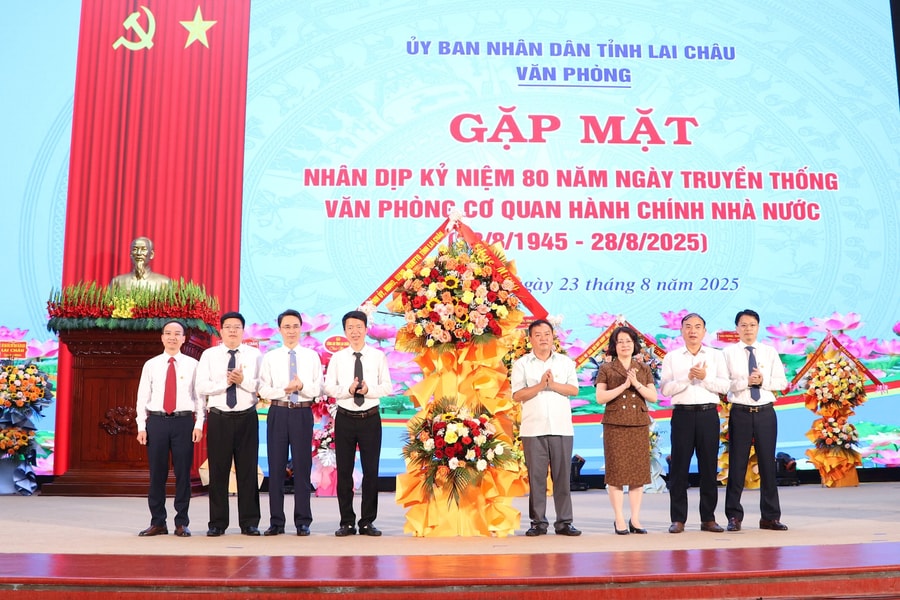 Lai Châu Gặp mặt Kỷ niệm 80 năm ngày truyền thống Văn phòng cơ quan hành chính Nhà nước