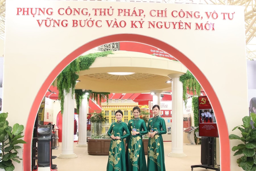 Rực rỡ sắc màu trong không gian triển lãm TAND