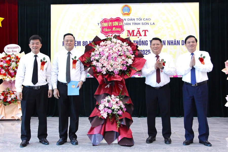 TAND tỉnh Sơn La gặp mặt Ngày truyền thống Tòa án nhân dân