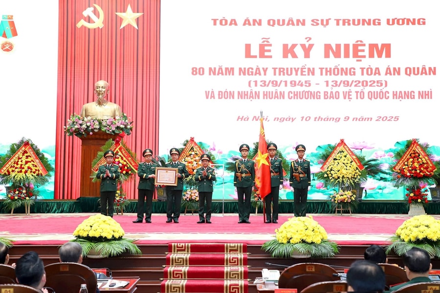 Tòa án Quân sự Trung ương đón nhận Huân chương Bảo vệ Tổ quốc hạng Nhì