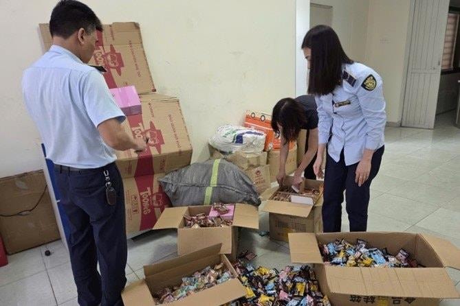 Hà Nội: Liên tiếp phát hiện và xử lý cơ sở kinh doanh bánh trung thu vi phạm