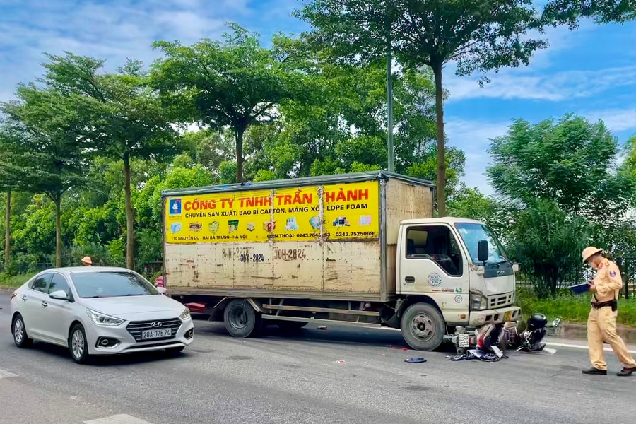 Va chạm liên hoàn trên QL18, một người đi xe máy bị thương