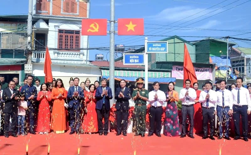 Lễ gắn biển tên nhiều tuyến đường tại các phường Điện Biên Phủ và Mường Thanh