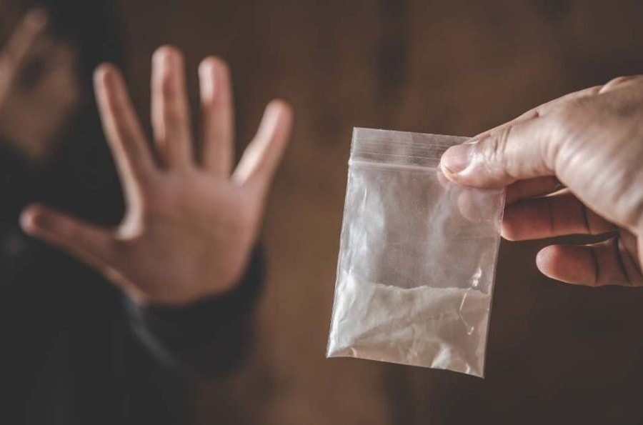 Đường về xa mãi của cặp vợ chồng già trả tiền công bằng ma túy