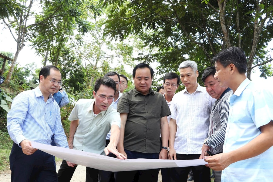 Thứ trưởng Bộ Nông nghiệp và Môi trường Võ Văn Hưng kiểm tra thực tế tại xã Nậm Hàng - Lai Châu