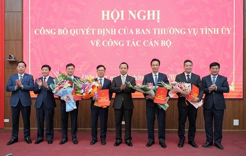 Điện Biên công bố loạt quyết định về công tác cán bộ