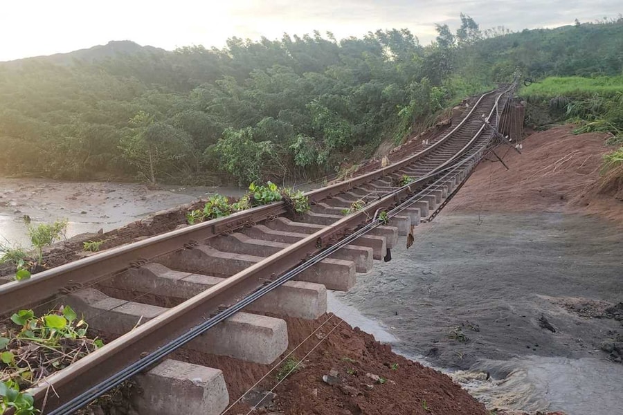 Hạ tầng giao thông thiệt hại nặng nề sau mưa bão