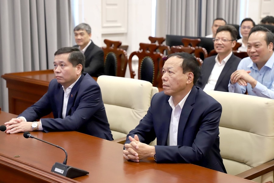 Trải nghiệm tại Trung tâm Giám sát và Điều hành hoạt động Tòa án nhân dân